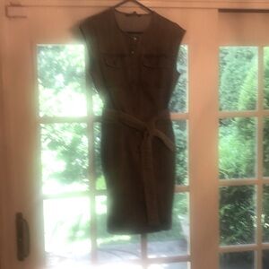 Brown sleeveless denim fabric dress.